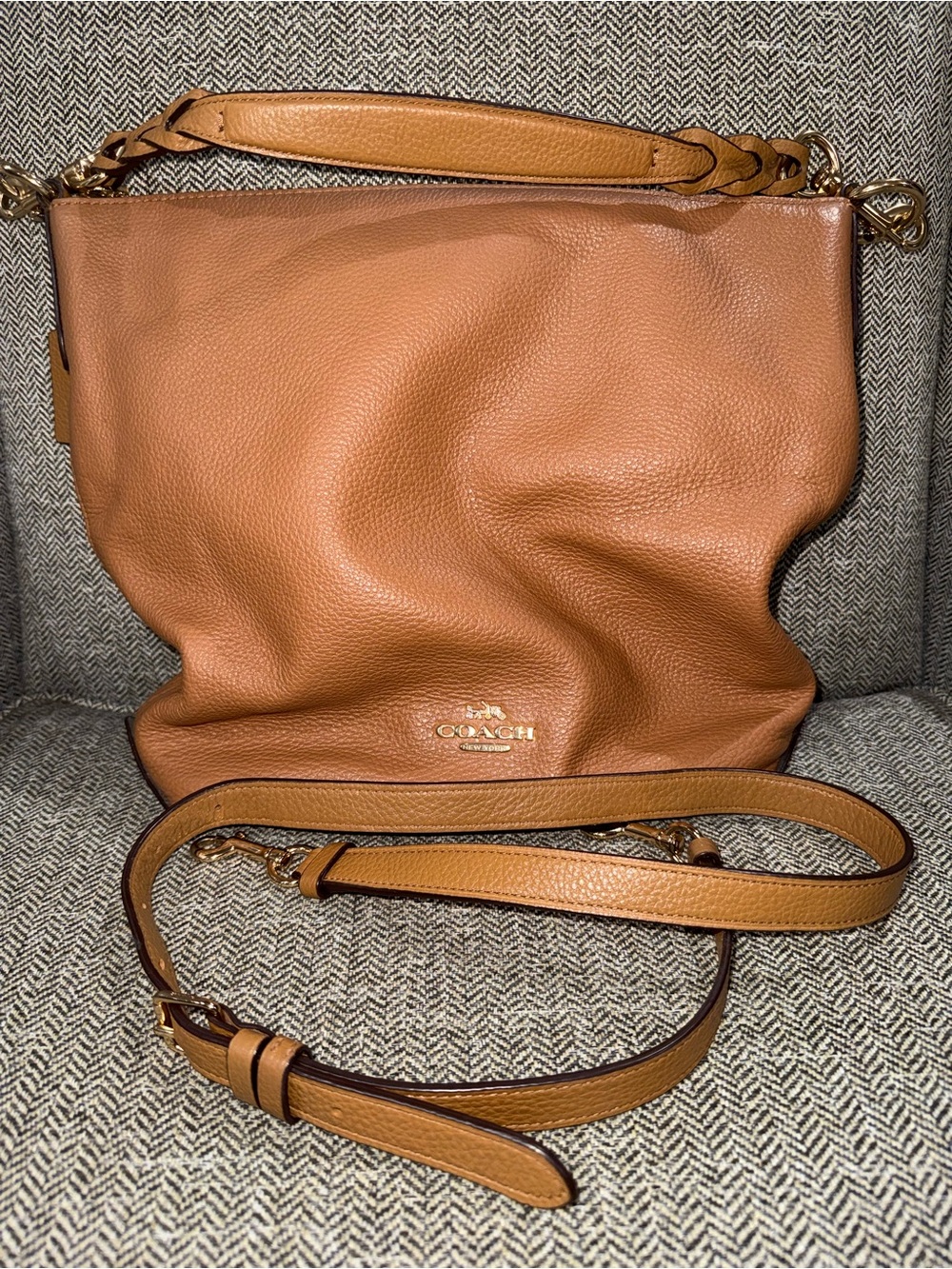 Authentic Coach Abby Duffle F31507 Cognac
Pebbled Leather Shoulder Bag